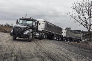Volvo VNX 300 8x4 Daycab 2018 года 